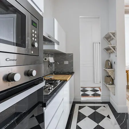 - Frescoes Elegance Apartament
