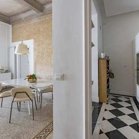 - Frescoes Elegance Apartament Florencja