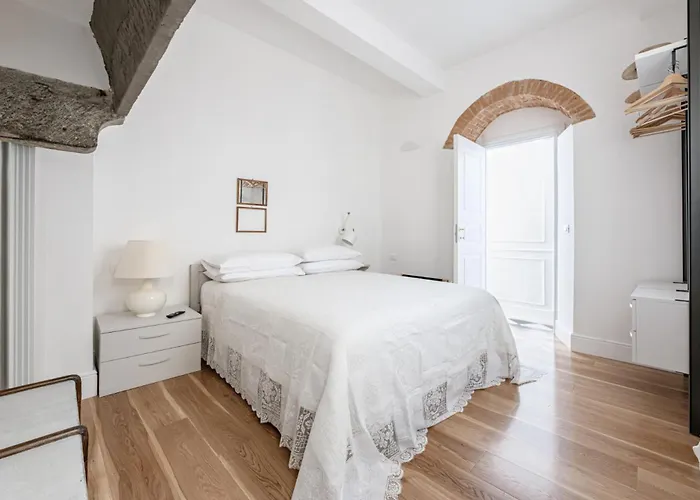 - Frescoes Elegance