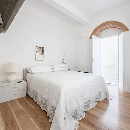 - Frescoes Elegance